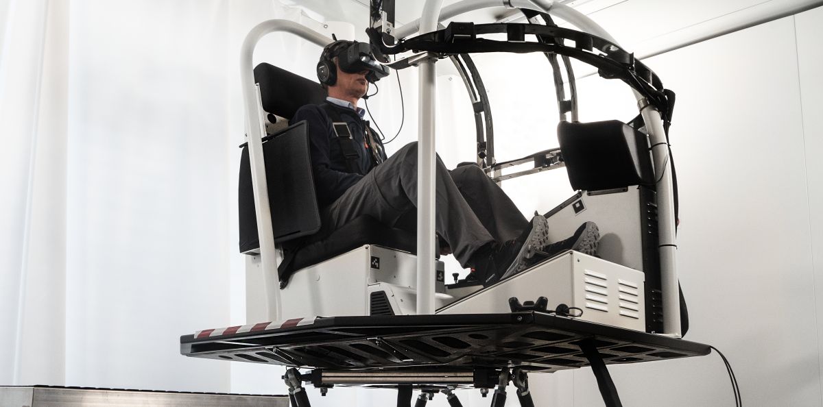 VR helicopter maintenance training